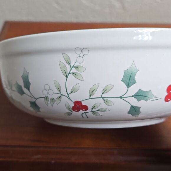 PFALTZGRAFF WINTERBERRY MERRY EVERYTHING BOWL - Picture 6 of 7